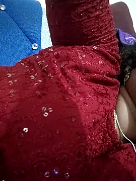 Snapshot of sweetqueen143 chatting on 10.08.25 sweetqueen143 online show from 10.08.25