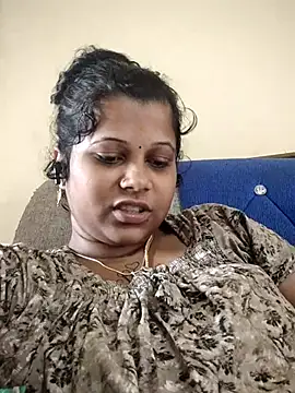 Snapshot of sweetqueen143 chatting on 10.16.25 sweetqueen143 online show from 10.16.25