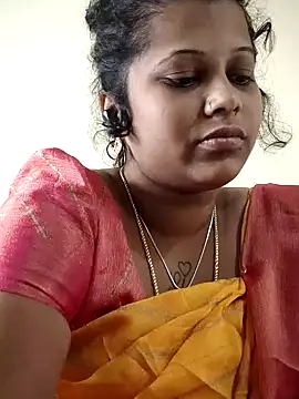 Snapshot of sweetqueen143 chatting on 10.18.25 sweetqueen143 online show from 10.18.25