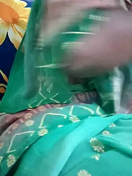 Snapshot of sweetqueen143 chatting on 10.24.25 sweetqueen143 online show from 10.24.25