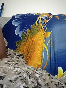 Snapshot of sweetqueen143 chatting on 11.04.25 sweetqueen143 online show from 11.04.25