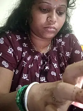 Snapshot of sweetqueen143 chatting on 11.05.25 sweetqueen143 online show from 11.05.25