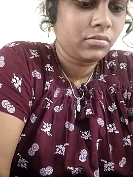 Snapshot of sweetqueen143 chatting on 11.06.25 sweetqueen143 online show from 11.06.25