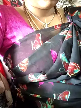 Snapshot of sweetqueen143 chatting on 11.13.25 sweetqueen143 online show from 11.13.25