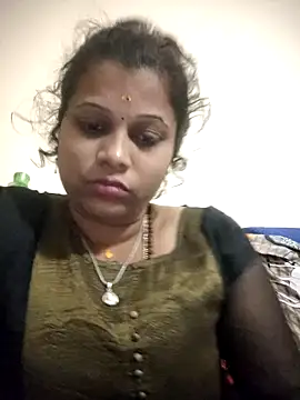 Snapshot of sweetqueen143 chatting on 11.15.25 sweetqueen143 online show from 11.15.25