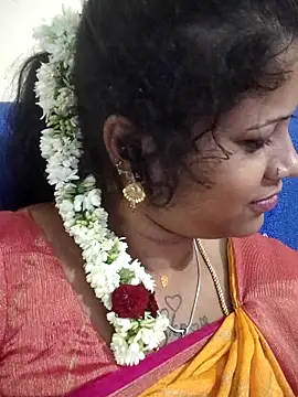 Snapshot of sweetqueen143 chatting on 11.21.25 sweetqueen143 online show from 11.21.25