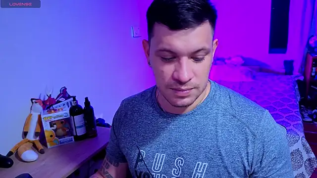 Snapshot of ryden_01 chatting on 09.29.25 ryden 01 online show from 09.29.25