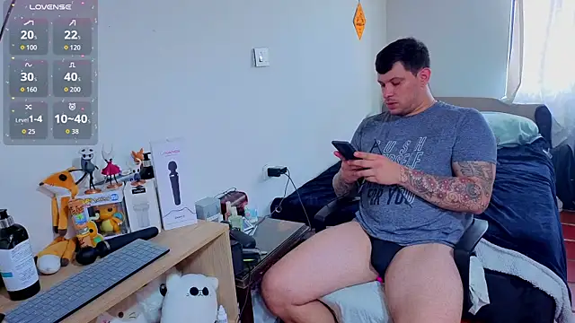 Snapshot of ryden_01 chatting on 10.29.25 ryden 01 online show from 10.29.25