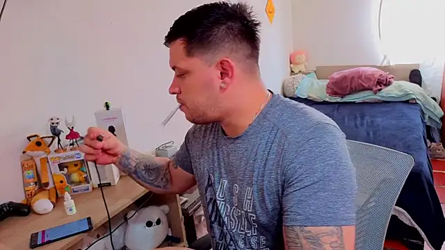 Snapshot of ryden_01 chatting on 11.16.25 ryden 01 online show from 11.16.25