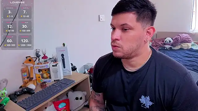 Snapshot of ryden_01 chatting on 11.18.25 ryden 01 online show from 11.18.25