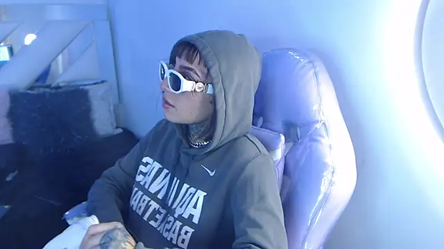 Gyal 8  online show from 10.25.25