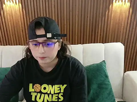 Snapshot of dirty_feelena chatting on 02.04.26 dirty feelena online show from 02.04.26