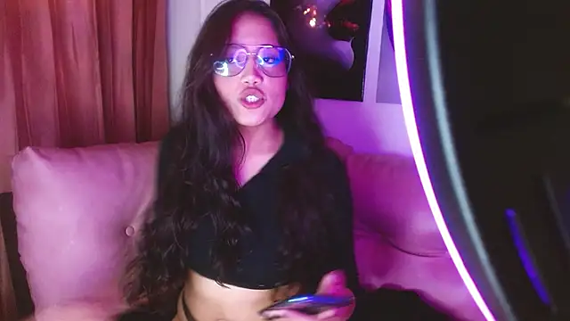 Snapshot of ladymooncs chatting on 09.23.25 ladymooncs online show from 09.23.25