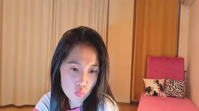 Snapshot of Reina__chan chatting on 09.21.25 Reina chan online show from 09.21.25