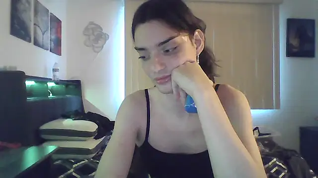 Snapshot of Luna_Samosienko chatting on 09.30.25 Luna Samosienko online show from 09.30.25