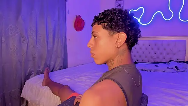 Snapshot of Glader31 chatting on 10.02.25 Glader31 online show from 10.02.25