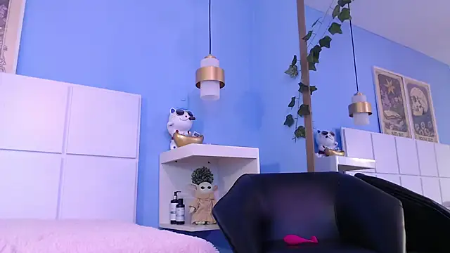 PenelopeBond online show from 10.28.25