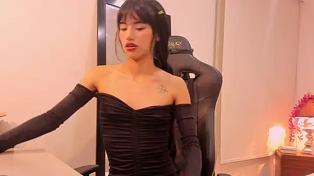 Snapshot of Rouse_Monroe chatting on 09.30.25 Rouse Monroe online show from 09.30.25