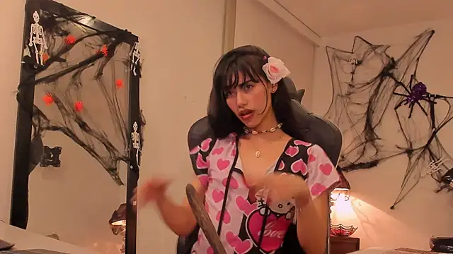 Snapshot of Rouse_Monroe chatting on 10.03.25 Rouse Monroe online show from 10.03.25