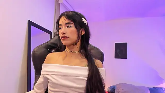 Snapshot of Rouse_Monroe chatting on 11.07.25 Rouse Monroe online show from 11.07.25