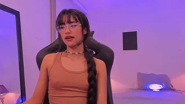 Snapshot of Rouse_Monroe chatting on 12.01.25 Rouse Monroe online show from 12.01.25