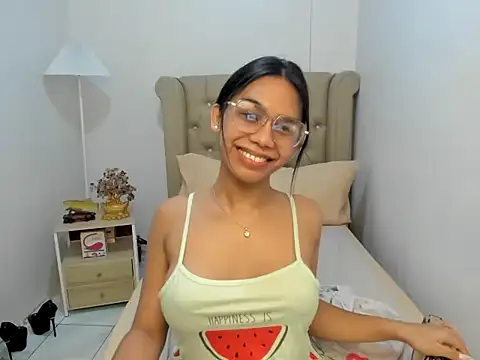 Snapshot of athinawilliams chatting on 11.28.25 athinawilliams online show from 11.28.25