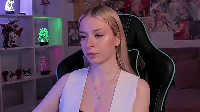 MiaGraces online show from 11.13.25