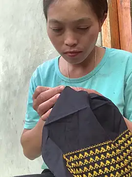 Halyy xx online show from 10.18.25