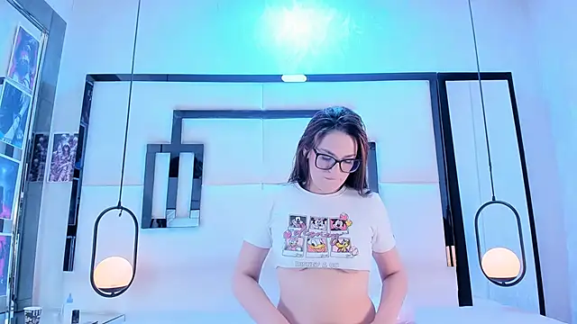 Snapshot of SerenaWild1 chatting on 10.05.25 SerenaWild1 online show from 10.05.25