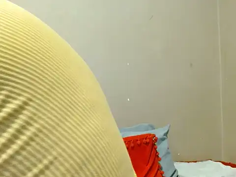 Snapshot of champaigncork chatting on 11.08.25 champaigncork online show from 11.08.25