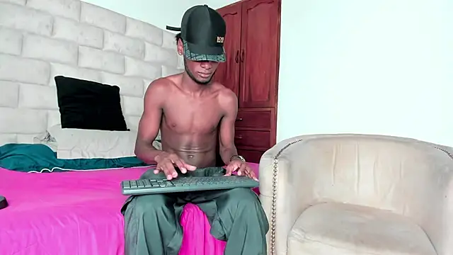 Snapshot of BennBrown chatting on 10.02.25 BennBrown online show from 10.02.25