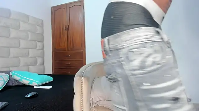 Snapshot of BennBrown chatting on 10.24.25 BennBrown online show from 10.24.25