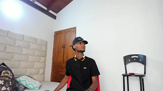 Snapshot of BennBrown chatting on 11.06.25 BennBrown online show from 11.06.25