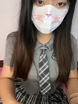 Snapshot of AZ37866 chatting on 10.05.25 AZ37866 online show from 10.05.25