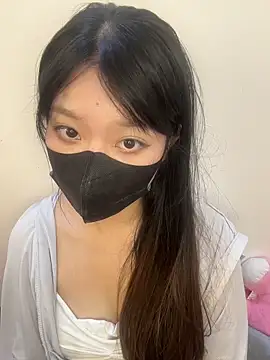 Snapshot of AZ37866 chatting on 10.13.25 AZ37866 online show from 10.13.25