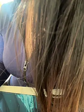 Snapshot of AZ37866 chatting on 11.20.25 AZ37866 online show from 11.20.25