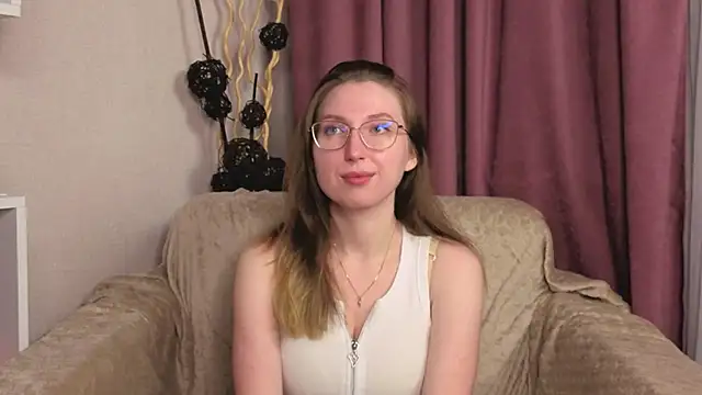 Snapshot of DaliaRadtke chatting on 11.16.25 DaliaRadtke online show from 11.16.25