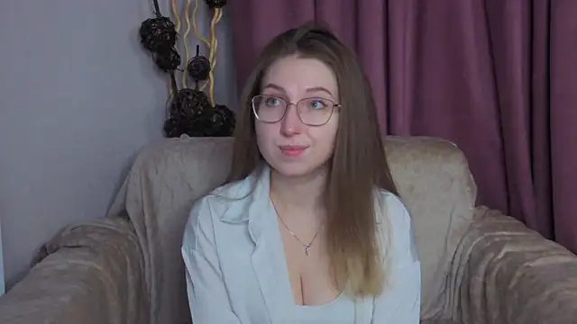 Snapshot of DaliaRadtke chatting on 11.20.25 DaliaRadtke online show from 11.20.25