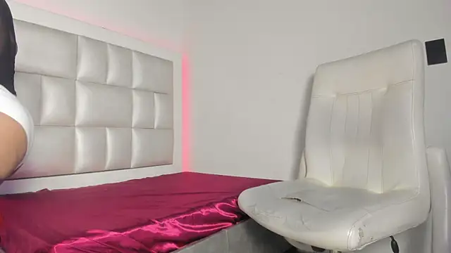 Snapshot of peyton__wat chatting on 11.12.25 peyton wat online show from 11.12.25