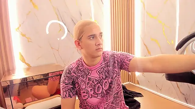 Snapshot of Marian_Cristal chatting on 02.14.26 Marian Cristal online show from 02.14.26