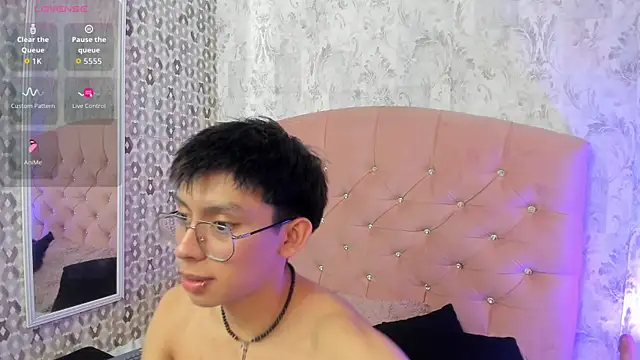 Snapshot of liam_twiink chatting on 10.18.25 liam twiink online show from 10.18.25