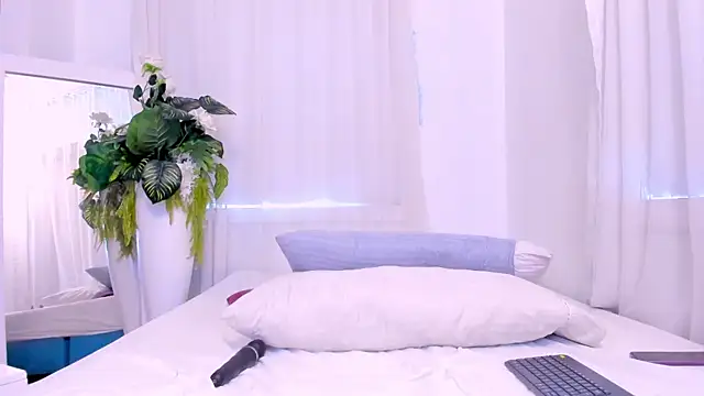 Snapshot of LolaJenkinss chatting on 09.26.25 LolaJenkinss online show from 09.26.25