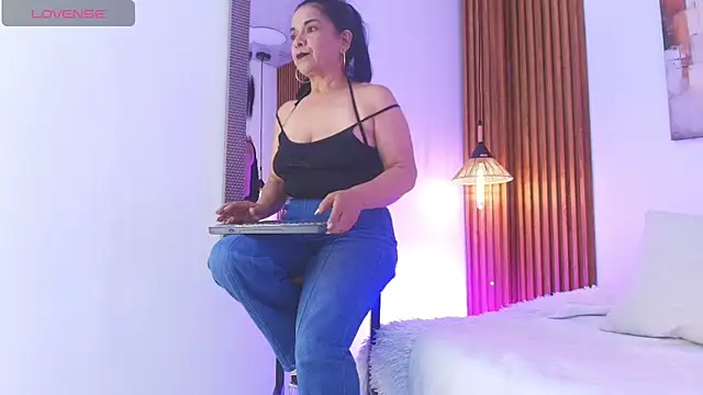 Snapshot of EvaGoddess_ chatting on 05.08.26 EvaGoddess online show from 05.08.26
