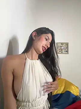 Snapshot of Julieta_Duque chatting on 06.19.26 Julieta Duque online show from 06.19.26