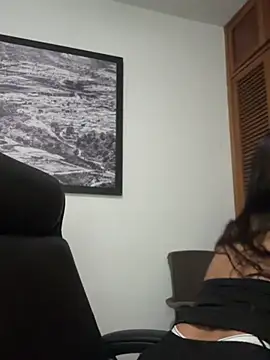 Snapshot of Julieta_Duque chatting on 06.24.26 Julieta Duque online show from 06.24.26