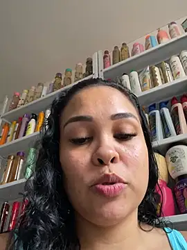 Snapshot of FOX_LATINA chatting on 03.15.26 FOX LATINA online show from 03.15.26