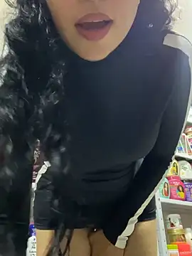 Snapshot of FOX_LATINA chatting on 03.27.26 FOX LATINA online show from 03.27.26