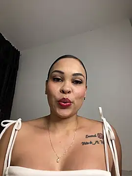 Snapshot of FOX_LATINA chatting on 04.04.26 FOX LATINA online show from 04.04.26