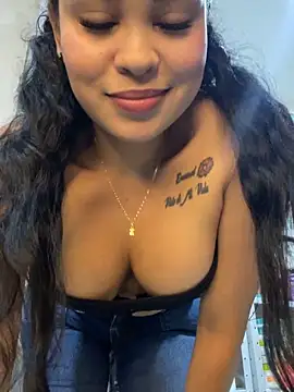 Snapshot of FOX_LATINA chatting on 04.07.26 FOX LATINA online show from 04.07.26