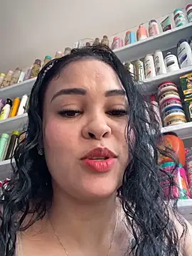 Snapshot of FOX_LATINA chatting on 04.10.26 FOX LATINA online show from 04.10.26